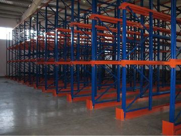 Milchindustrie Antrieb in den Racking-, Stahlträgerfach- und Rackingsystemen blau und orange